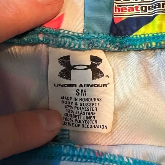 3 for $30! Under armour colourful compression capris - Picture 5 of 10